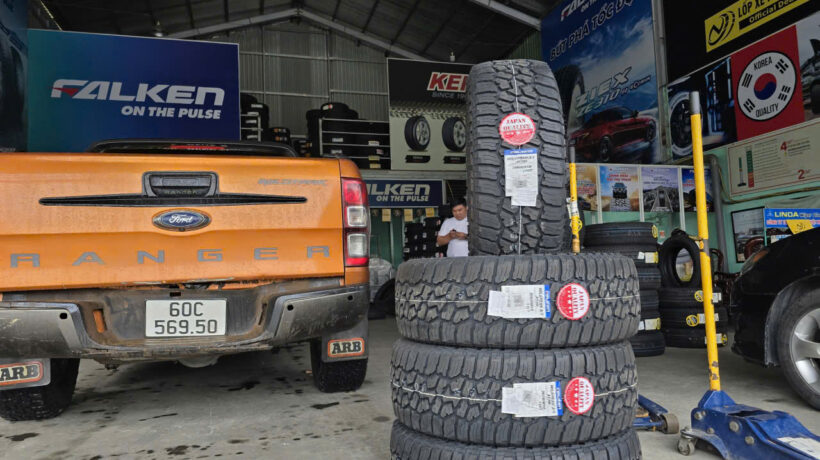 Đánh giá chi tiết lốp Falken Wildpeak AT3W 265/60R18 trên Ford Ranger Wildtrak.