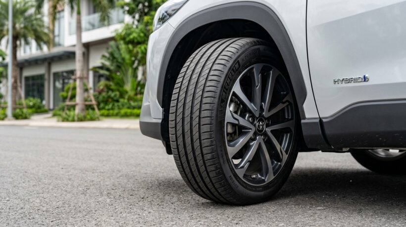 Lốp Xe Hybrid Toyota Camry Corolla Cross 2026 Thay Loại Nào Tiết Kiệm Nhiên Liệu