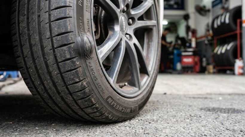 Lốp Xe Bị Phồng Rộp Có Nên Vá Và Đi Tiếp Không